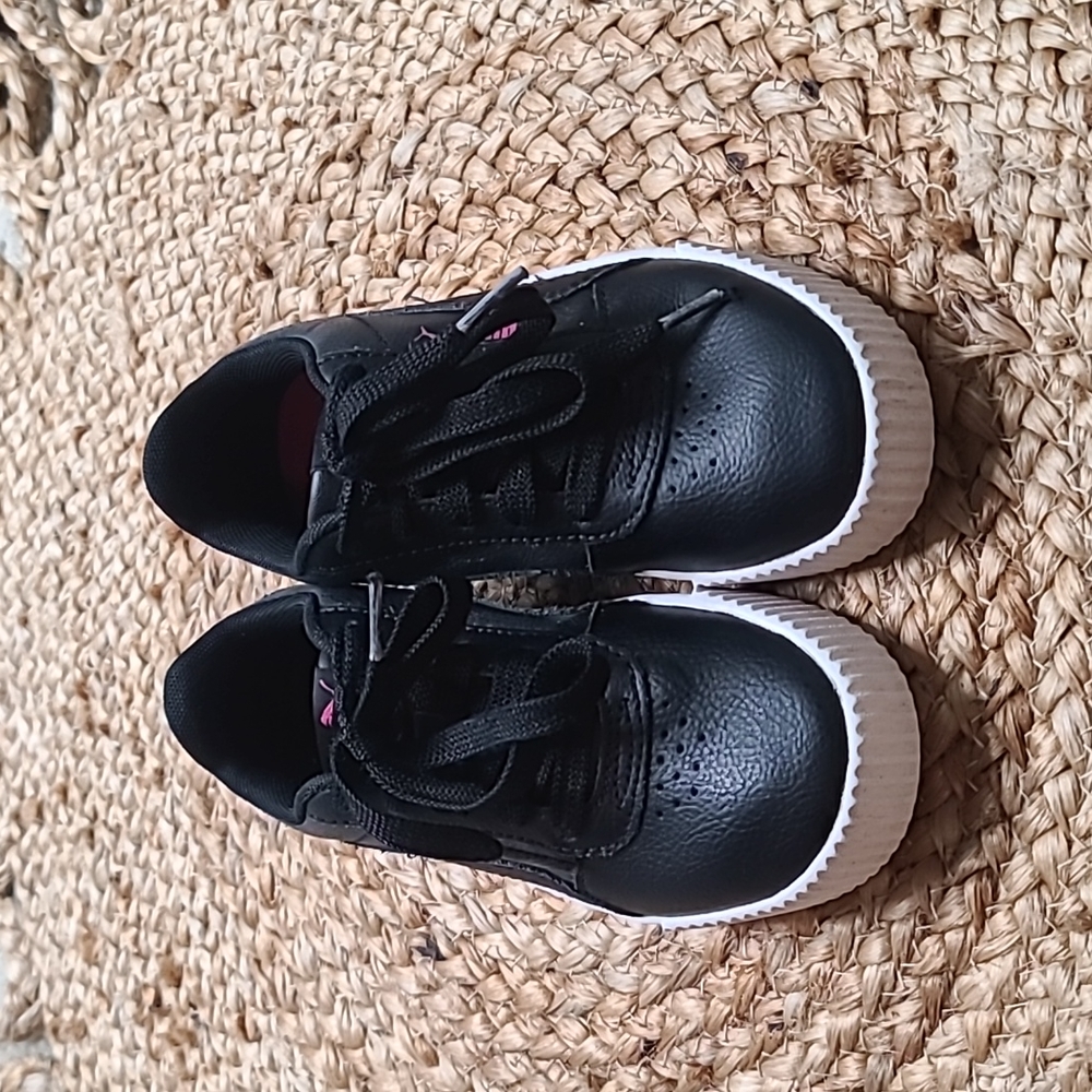 Black Puma Tennis shoes (girls)